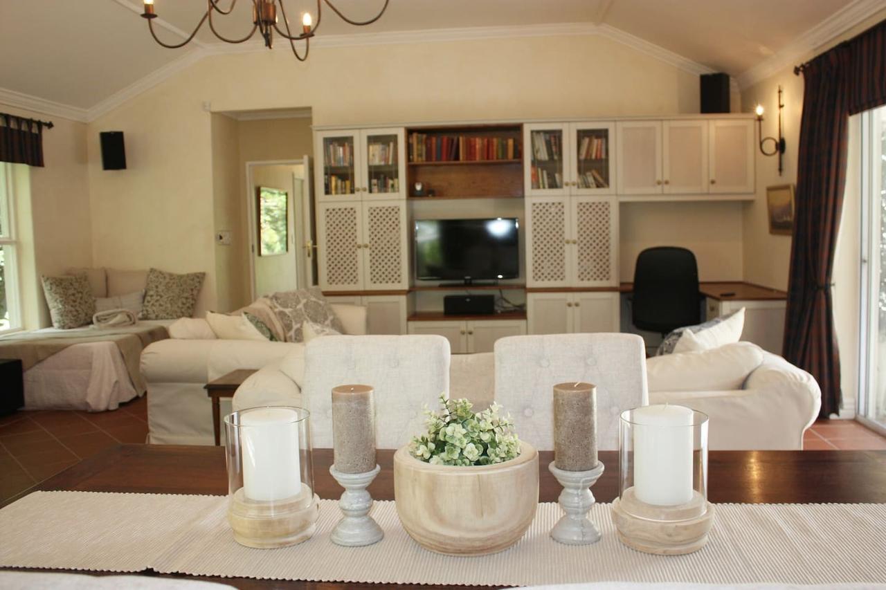 Camelot In Constantia Bed & Breakfast Cape Town Bagian luar foto