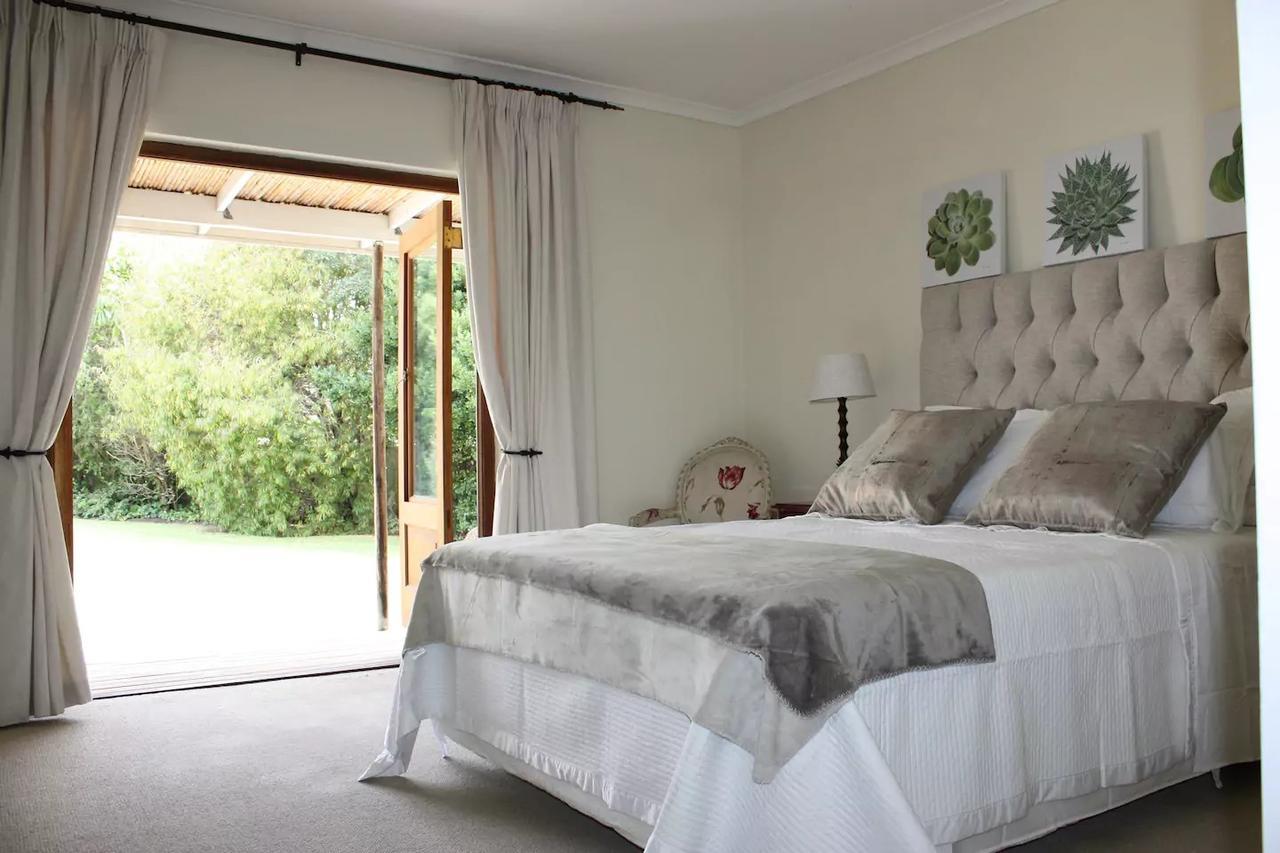 Camelot In Constantia Bed & Breakfast Cape Town Bagian luar foto