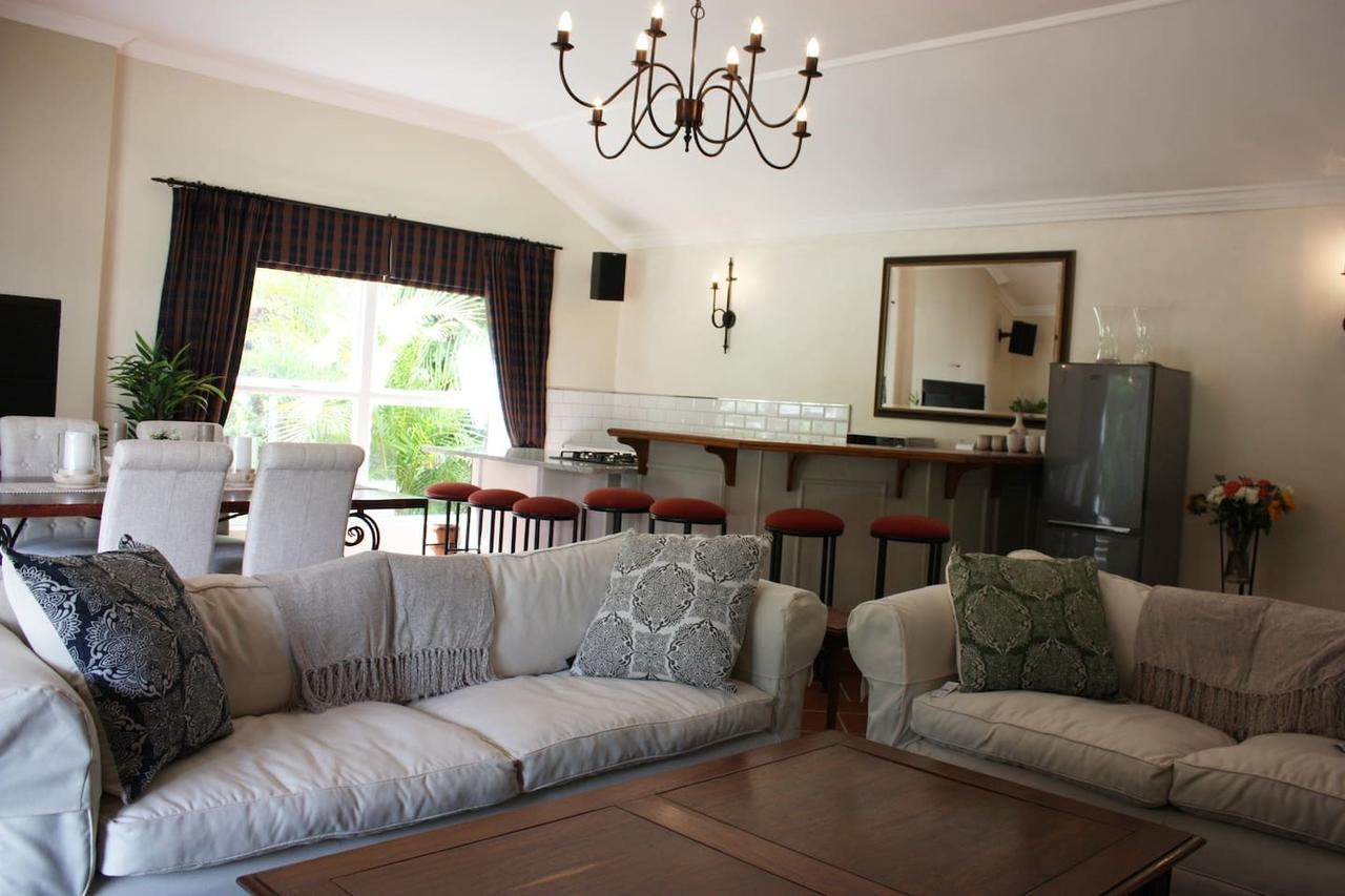 Camelot In Constantia Bed & Breakfast Cape Town Bagian luar foto