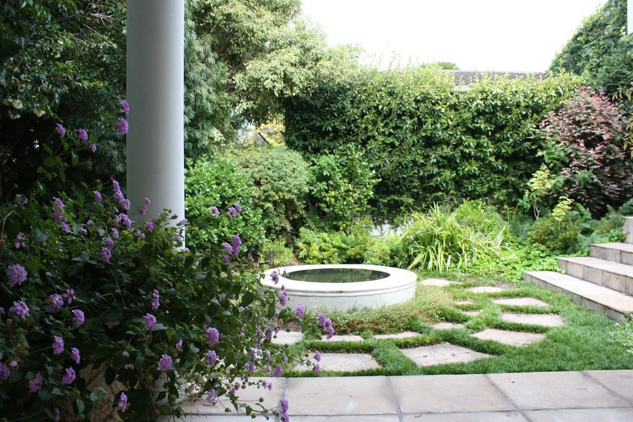 Camelot In Constantia Bed & Breakfast Cape Town Bagian luar foto