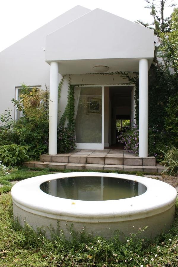 Camelot In Constantia Bed & Breakfast Cape Town Bagian luar foto